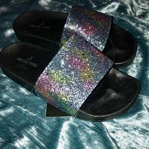 🌈 •Glitter Rainbow Sandals / fits *5/6/7  NWT!!•